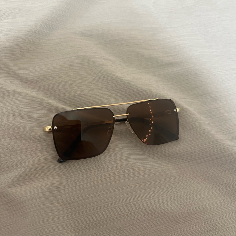 Pitaya Brown Sunglasses with Gold Details